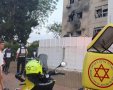 פגיעה ישירה בבית באשקלון (צילום דוברות מד"א)