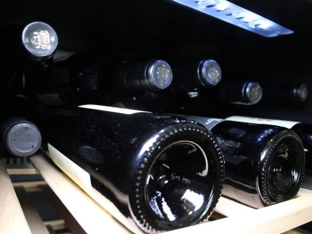 חצ winebar מקררי יין
