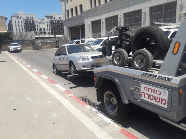 הרכב שנגרר ע"י המשטרה