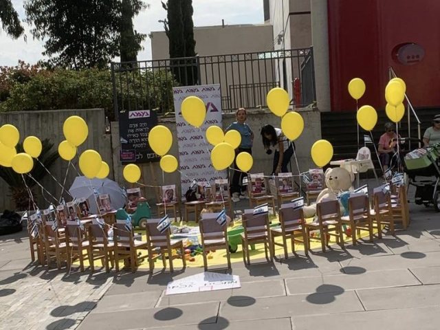 מיצג לחטופים