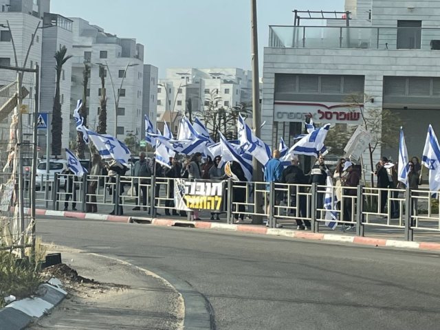 מחאה ביבנה