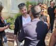 יבנה חוגגת את שובו של שורד השבי דוד קוניו דגלי ישראל מתנופפים בכניסה לבית המשפחה