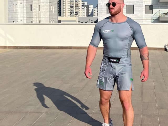 תום. מגשים את החלום