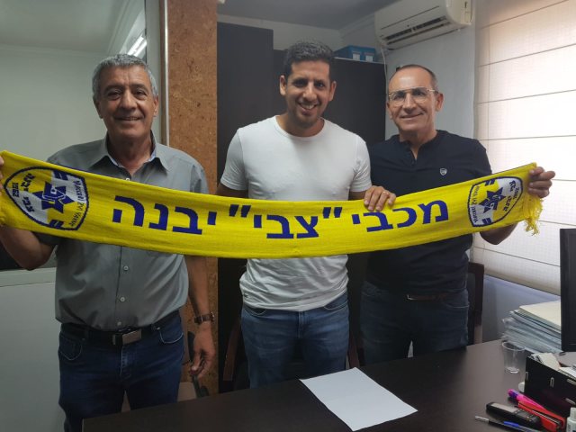 בראון במעמד החתימה