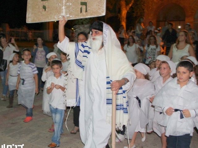 בתהלוכה עוצרת נשימה של תלמידי כיתות ב'