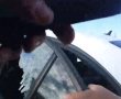 תיעוד דרמטי מיבנה: רגעי חילוץ הפעוט מהרכב הנעול – והדיווח המבוהל של האם למשטרה