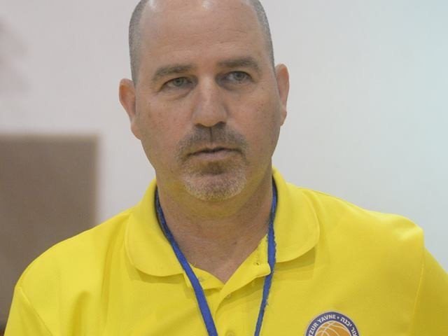 אוהד יתום. סיים את תפקידו