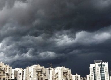 ענני סערה (צילום: עופר אשטוקר)